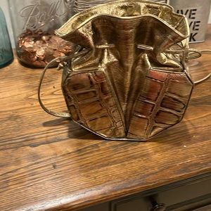 Gino evening bag draw string bronze